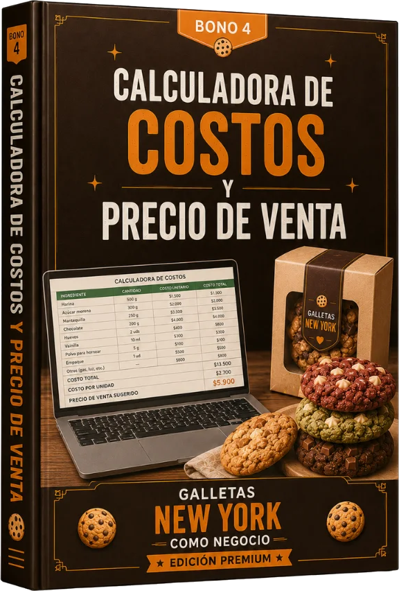 Portátil mostrando una hoja de cálculo de costos junto a una calculadora y una galleta